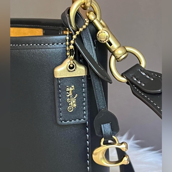 💰SOLD - CJ827 - Coach Dakota Bucket Bag 16 - Picture 4 of 14